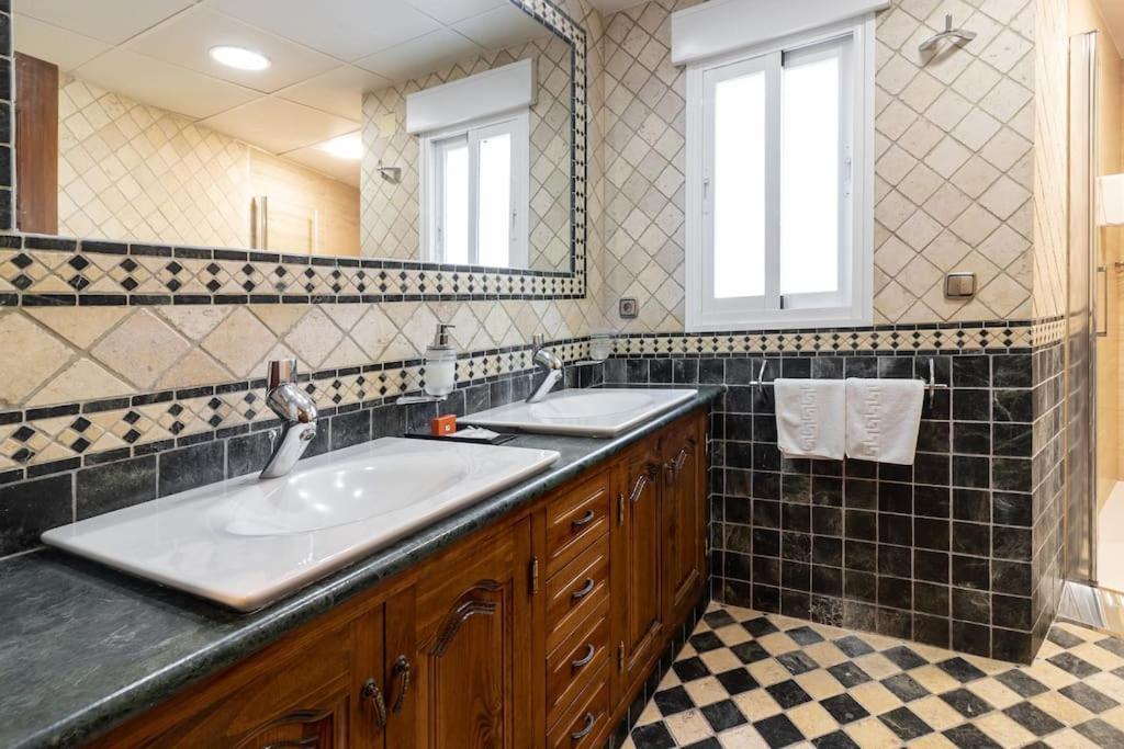 Apartamentos Avenida Tropical By Bossh! Apartments Salobrena Ngoại thất bức ảnh